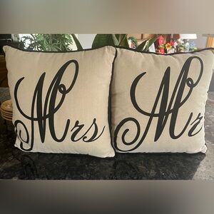 Mrs & Mr Pillow Set